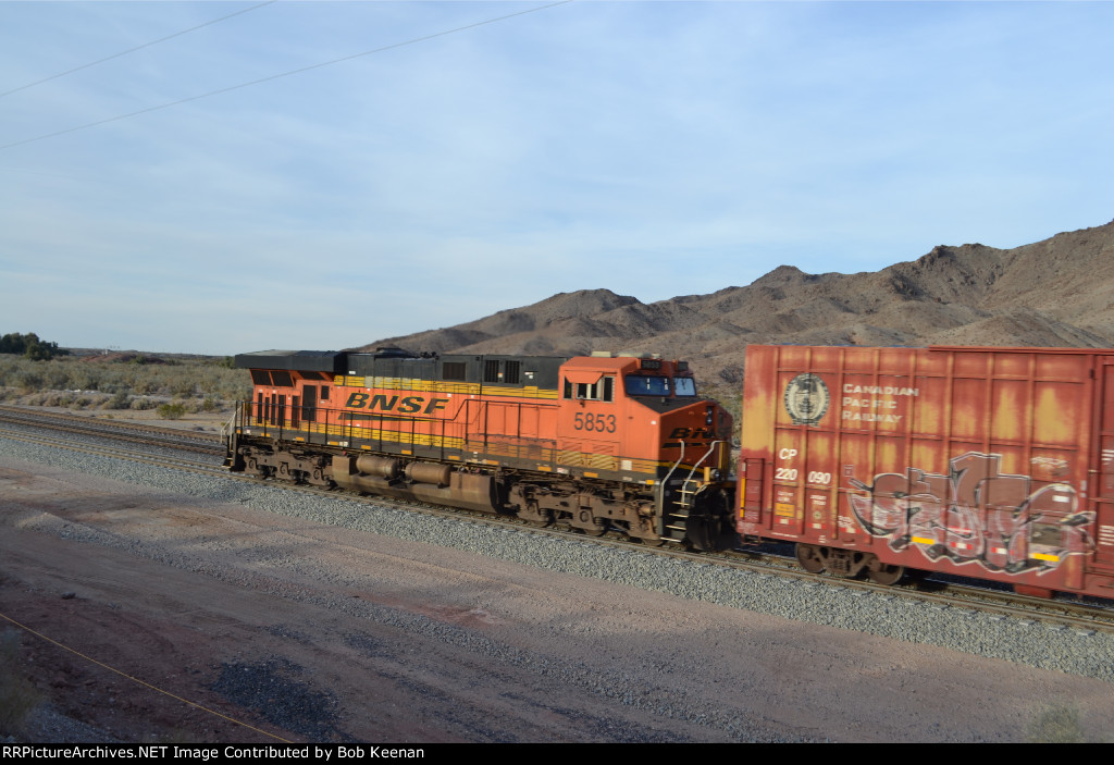 BNSF 5853